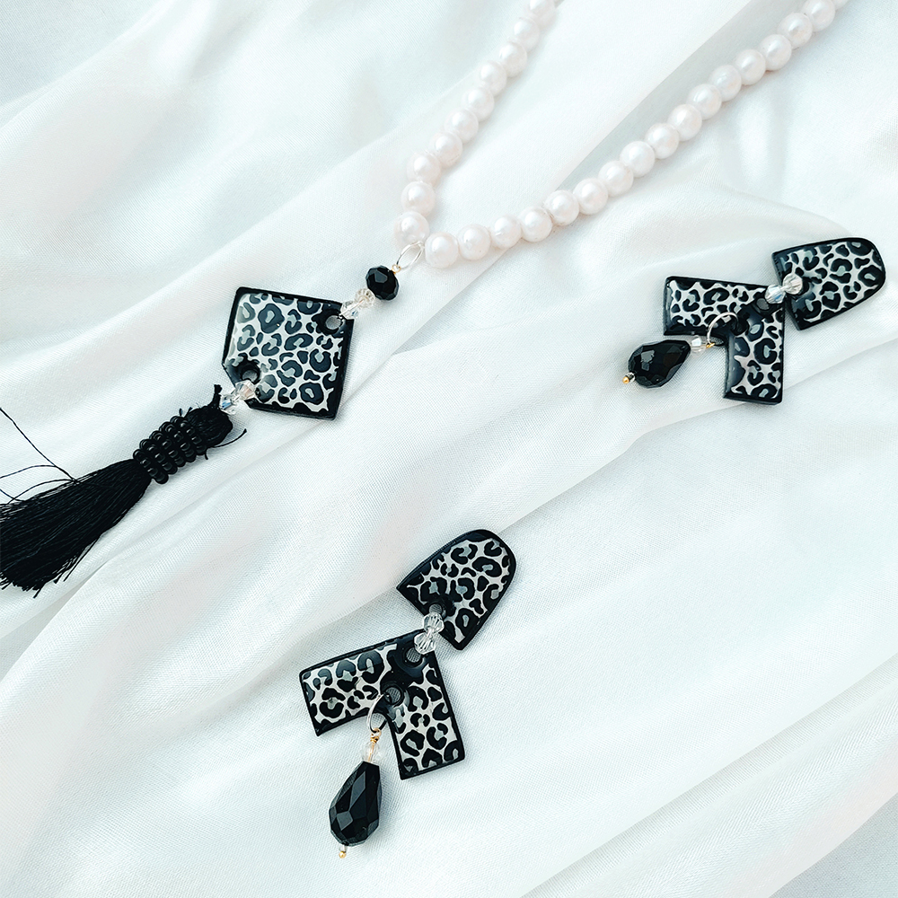 Black Leopard Resin & Pearl Jewelry Set | Handmade Polymer Clay Necklace and Earrings by trendyhac